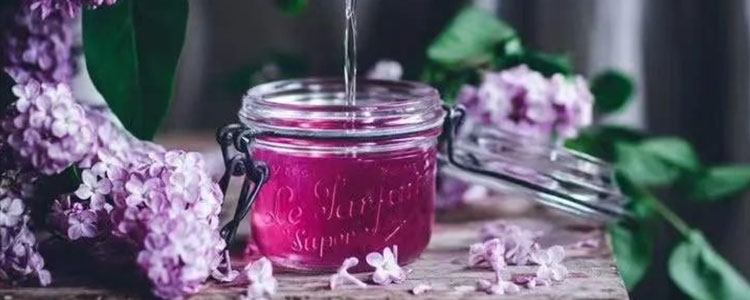 想知道他爱不爱你？试试这个爱的琼浆占卜吧！喝下它爱不爱都不重要了！